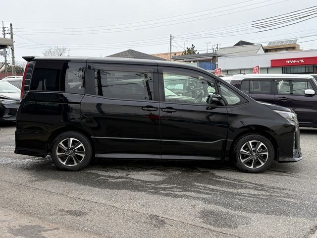 TOYOTA NOAH 2017 Image 31