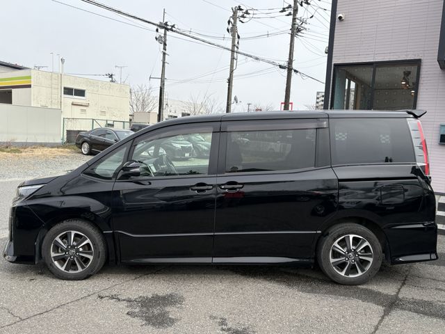 TOYOTA NOAH 2017 Image 31