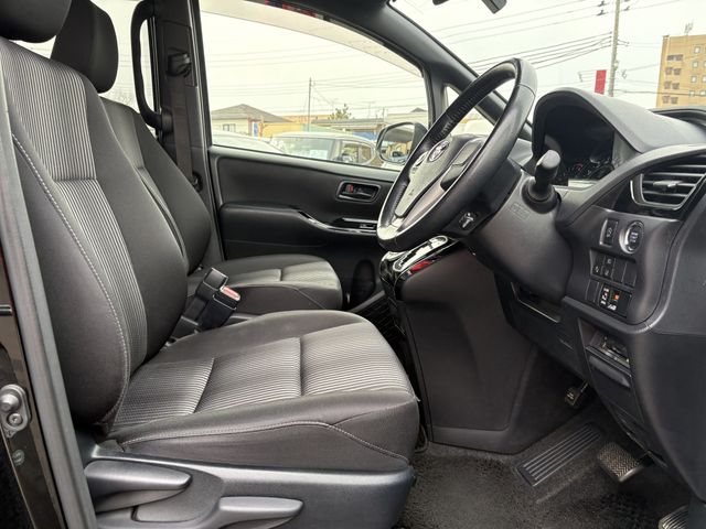 TOYOTA NOAH 2017 Image 31