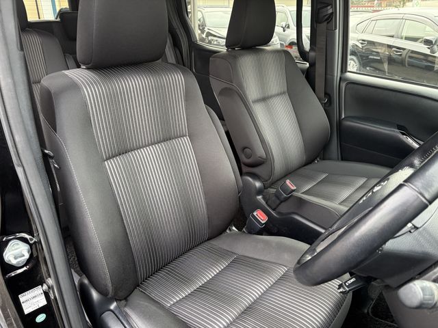 TOYOTA NOAH 2017 Image 31