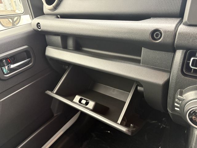 SUZUKI JIMNY NOMADE 2025 Image 31