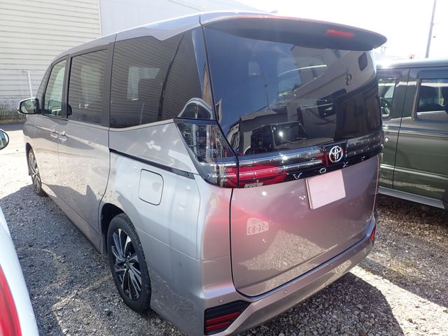 TOYOTA VOXY HYBRID 2026 Image 31