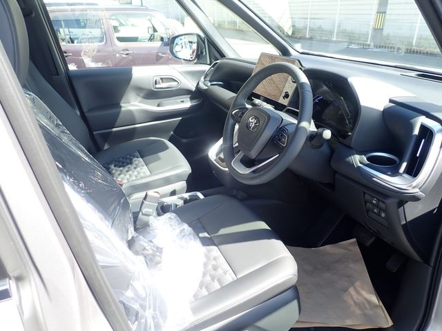 TOYOTA VOXY HYBRID 2026 Image 31