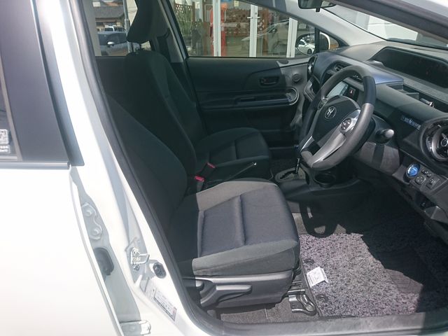 TOYOTA AQUA 2015 Image 31