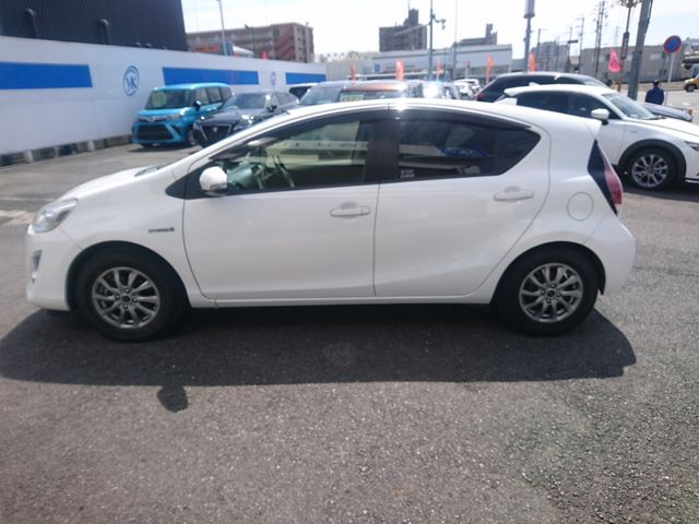 TOYOTA AQUA 2015 Image 31