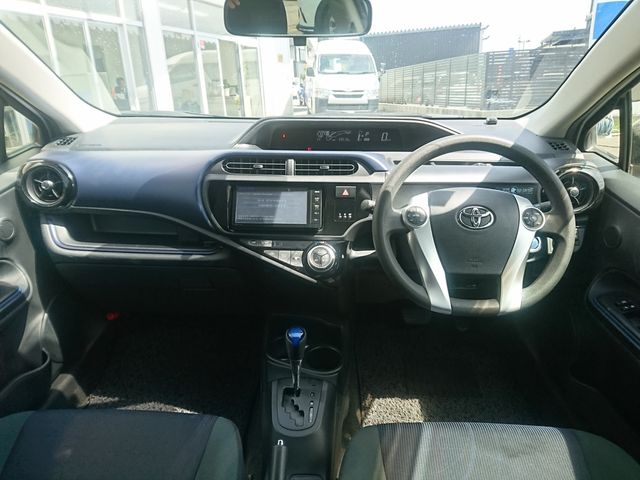 TOYOTA AQUA 2015 Image 31