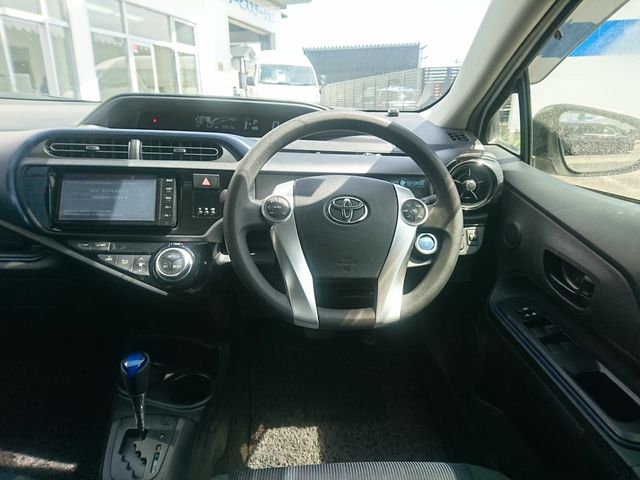 TOYOTA AQUA 2015 Image 31