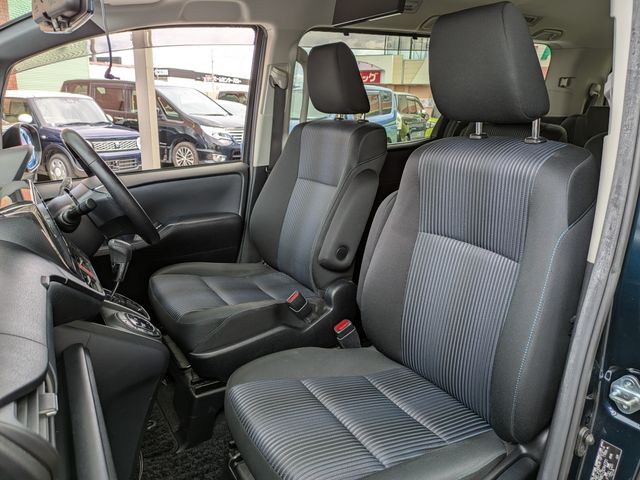 TOYOTA VOXY 2015 Image 31