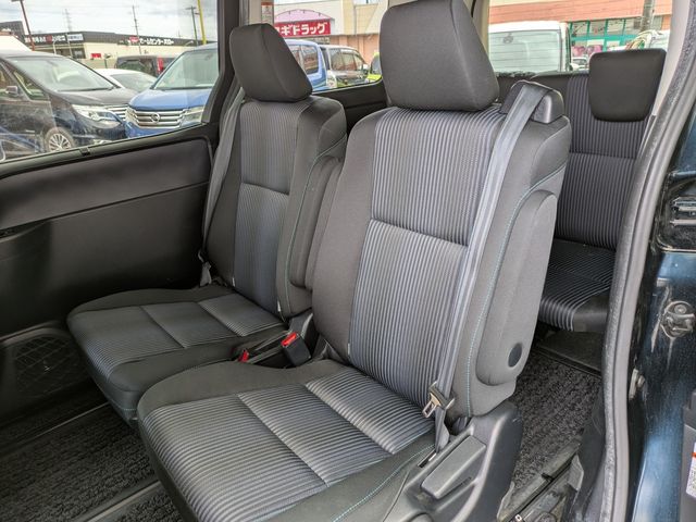 TOYOTA VOXY 2015 Image 31