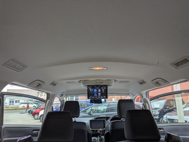 TOYOTA VOXY 2015 Image 31