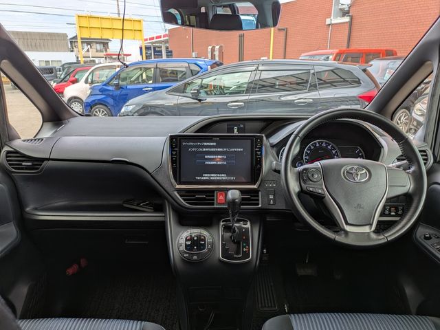 TOYOTA VOXY 2015 Image 31