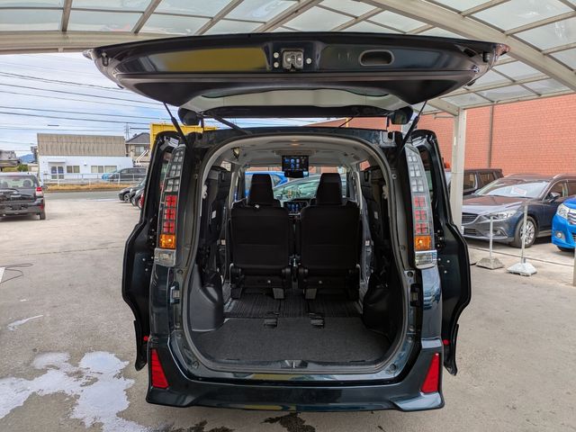 TOYOTA VOXY 2015 Image 31