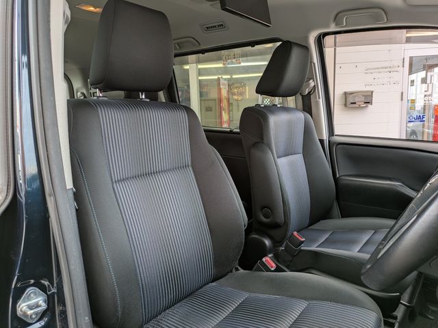 TOYOTA VOXY 2015 Image 31