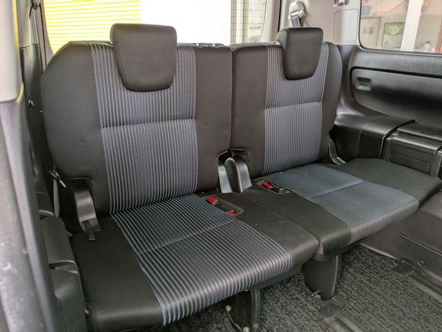 TOYOTA VOXY 2015 Image 31