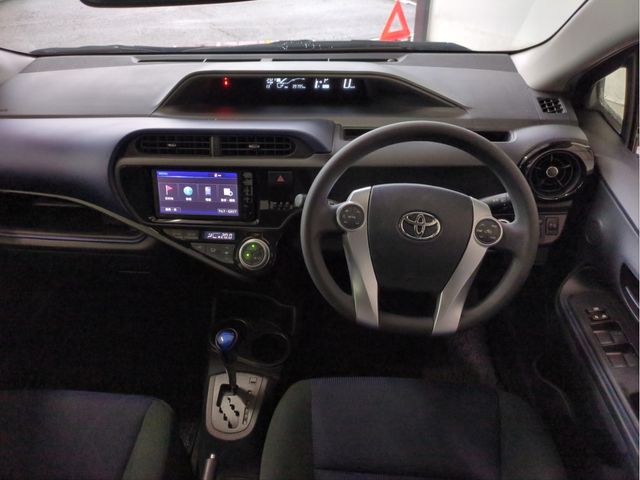 TOYOTA AQUA 2015 Image 31