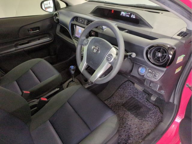 TOYOTA AQUA 2015 Image 31