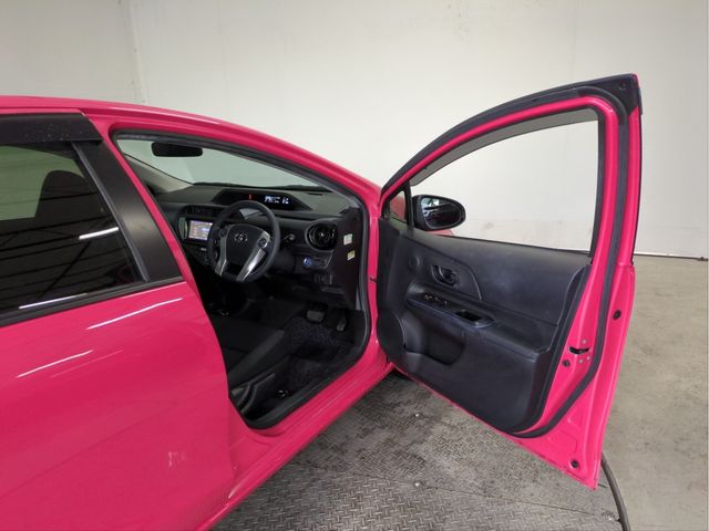 TOYOTA AQUA 2015 Image 31