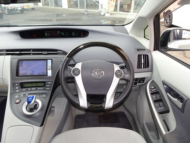 TOYOTA PRIUS 2011 Image 31
