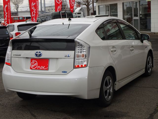 TOYOTA PRIUS 2011 Image 31