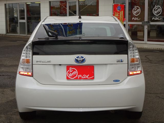 TOYOTA PRIUS 2011 Image 31