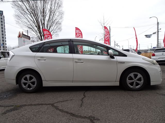 TOYOTA PRIUS 2011 Image 31