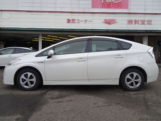 TOYOTA PRIUS 2011 Image 31