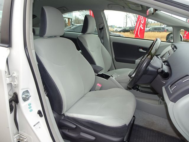 TOYOTA PRIUS 2011 Image 31