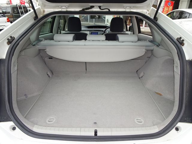 TOYOTA PRIUS 2011 Image 31