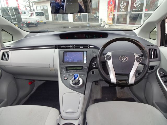 TOYOTA PRIUS 2011 Image 31
