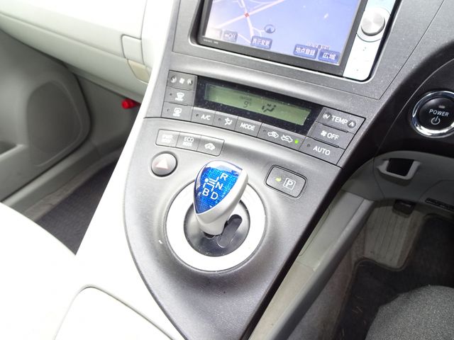 TOYOTA PRIUS 2011 Image 31