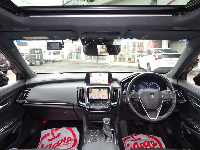 TOYOTA CROWN SEDAN HYBRID 2019 Image 31