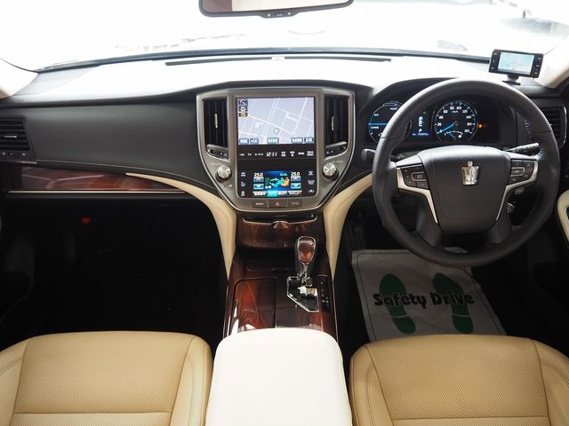 TOYOTA CROWN SEDAN HYBRID 2013 Image 31
