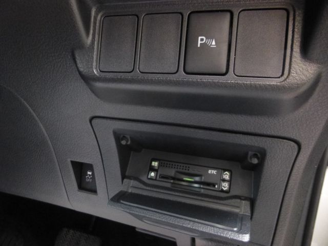 TOYOTA MARK X ZIO 2012 Image 31