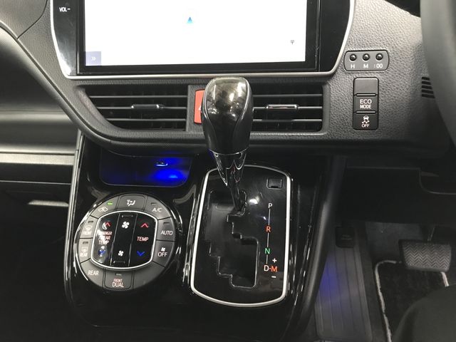 TOYOTA NOAH 2021 Image 31