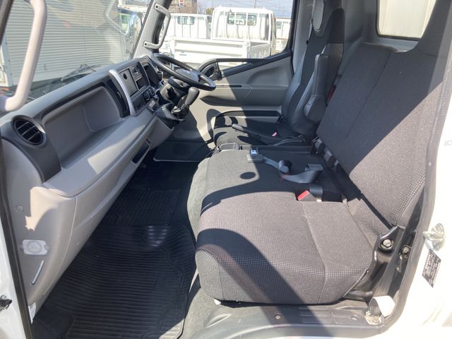 MITSUBISHI CANTER 2017 Image 31