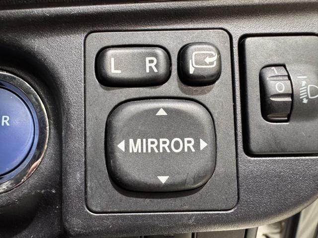 TOYOTA AQUA 2013 Image 31