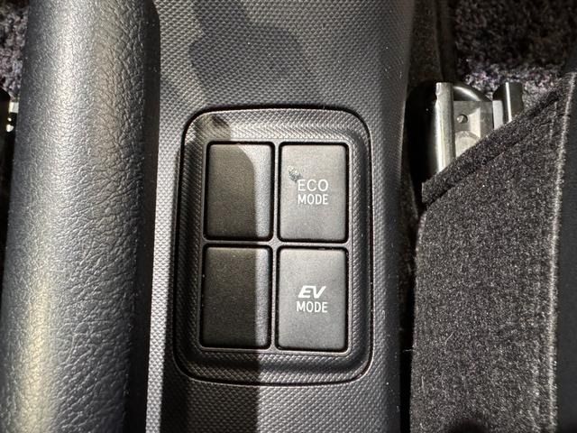 TOYOTA AQUA 2013 Image 31