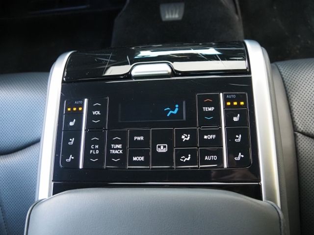 TOYOTA CROWN SEDAN HYBRID 4 2021 Image 31