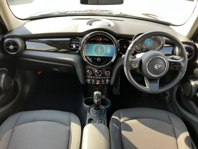 BMW MINI COOPER D 5DOOR 2023 Image 31