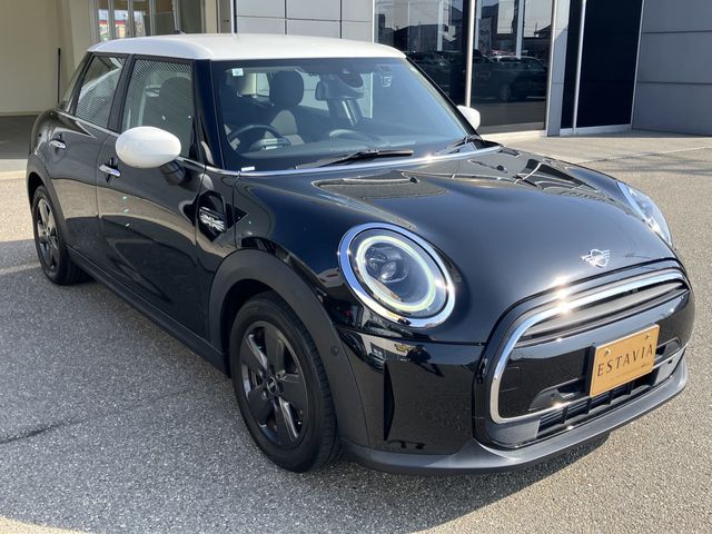 BMW MINI COOPER D 5DOOR 2023 Image 31