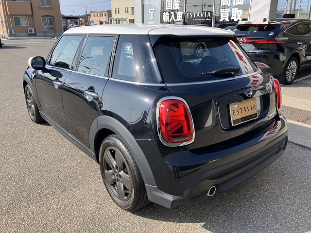 BMW MINI COOPER D 5DOOR 2023 Image 31