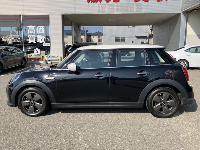 BMW MINI COOPER D 5DOOR 2023 Image 31