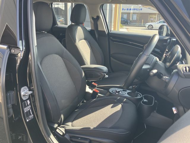 BMW MINI COOPER D 5DOOR 2023 Image 31