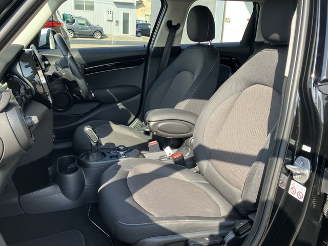 BMW MINI COOPER D 5DOOR 2023 Image 31