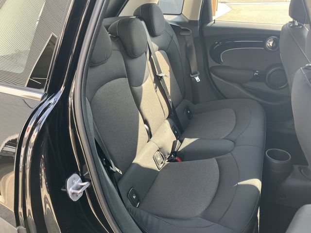 BMW MINI COOPER D 5DOOR 2023 Image 31