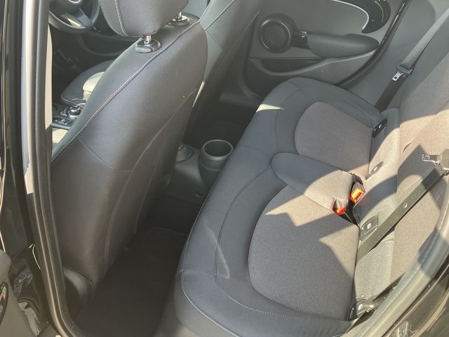 BMW MINI COOPER D 5DOOR 2023 Image 31