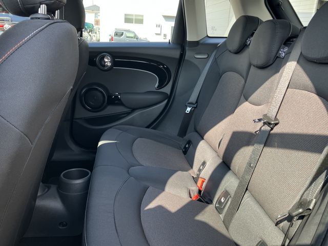 BMW MINI COOPER D 5DOOR 2023 Image 31