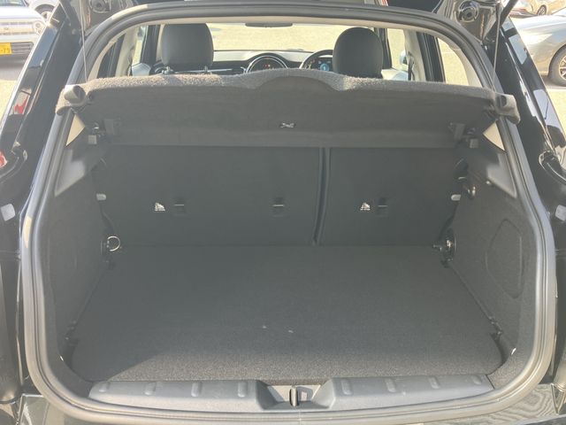 BMW MINI COOPER D 5DOOR 2023 Image 31