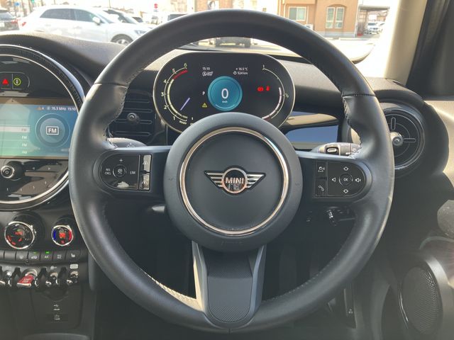 BMW MINI COOPER D 5DOOR 2023 Image 31