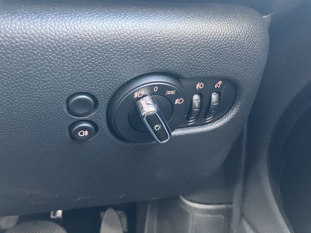 BMW MINI COOPER D 5DOOR 2023 Image 31